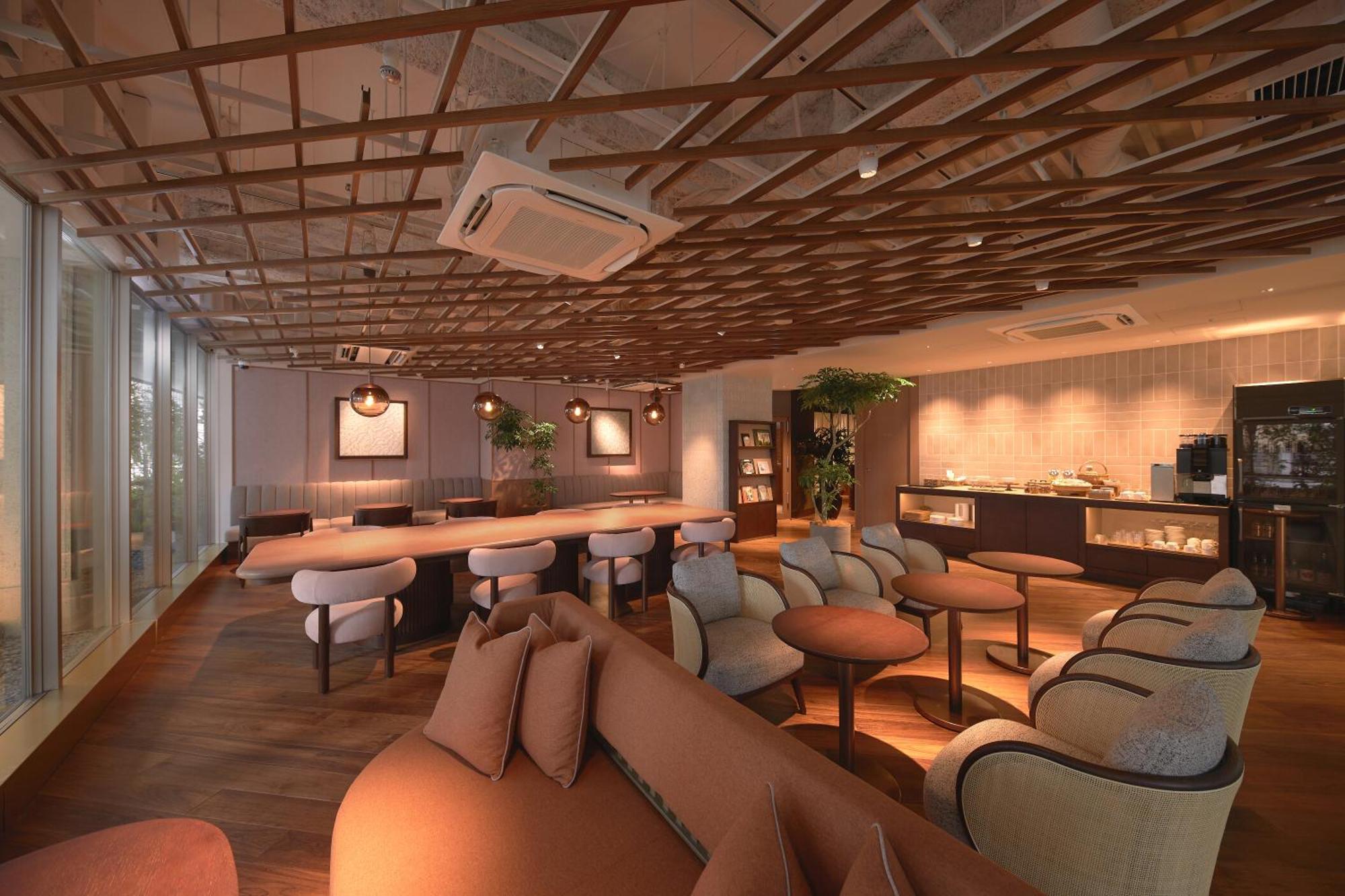 กู๊ด เนเจอร์ โฮเต็ล เกียวโต Hotel ภายนอก รูปภาพ The lounge at Changi Airport