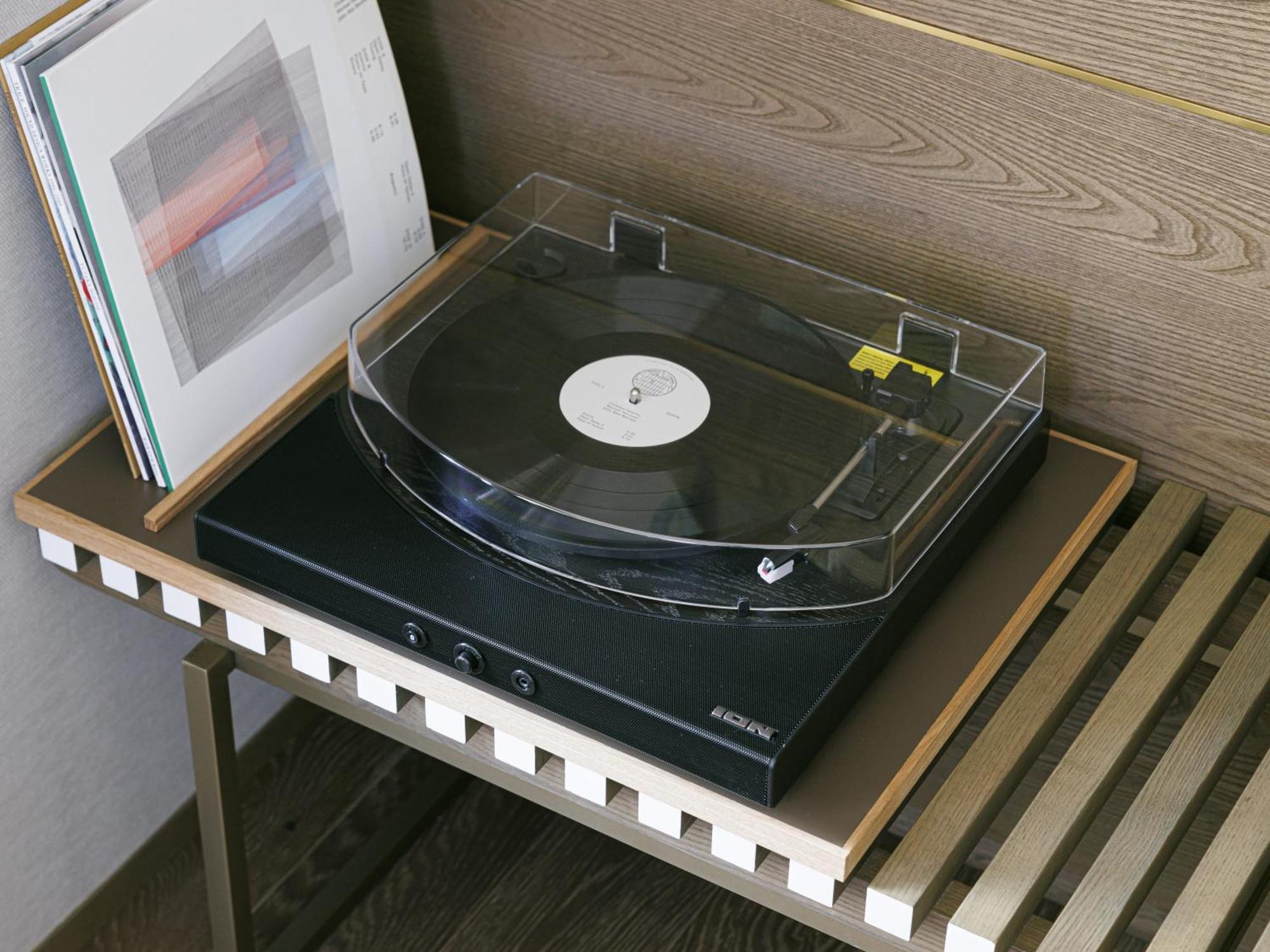 กู๊ด เนเจอร์ โฮเต็ล เกียวโต Hotel ห้อง รูปภาพ A turntable